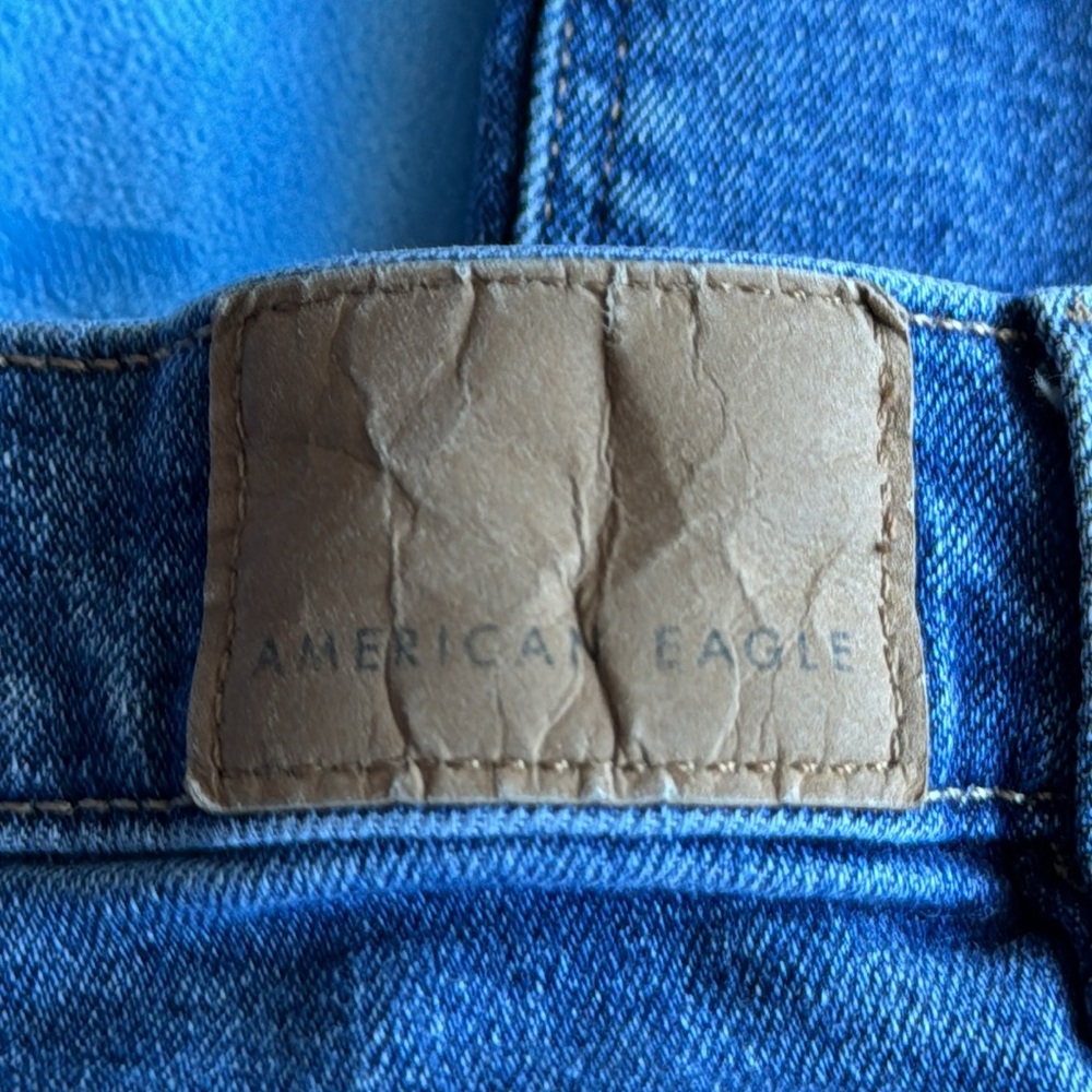 🥶AMERICAN EAGLE MOM JEANS - Picture 5 of 9